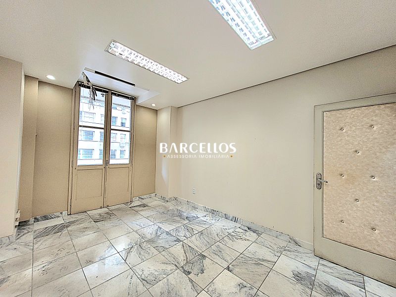 Apto com 3 quartos, 3 banheiros e 220m² à venda no bairro Centro, Porto Alegre