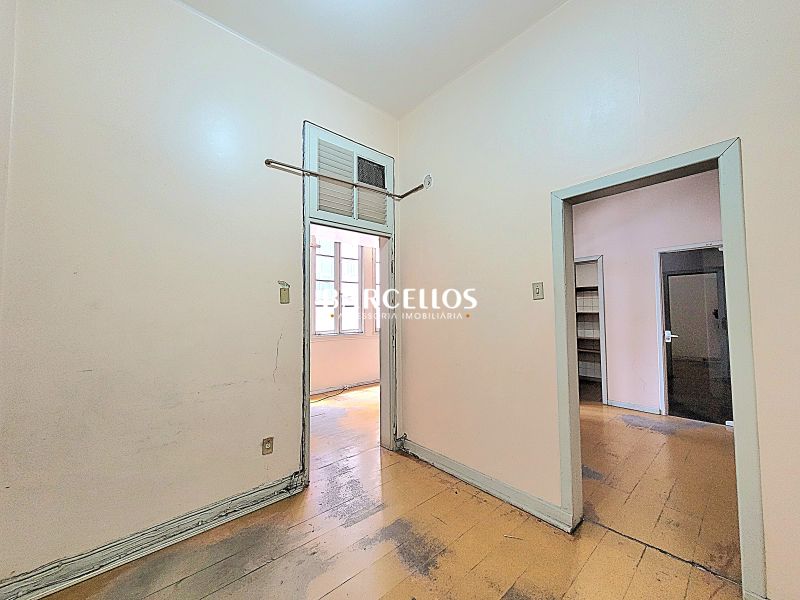 Apto com 3 quartos, 3 banheiros e 220m² à venda no bairro Centro, Porto Alegre