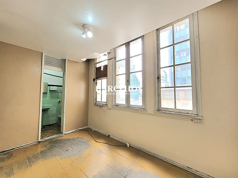Apto com 3 quartos, 3 banheiros e 220m² à venda no bairro Centro, Porto Alegre