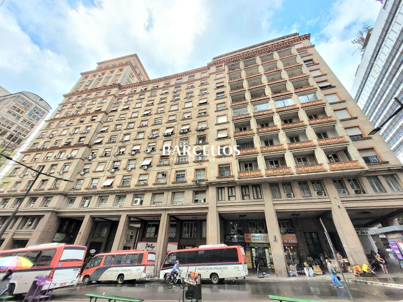 Apto com 3 quartos, 3 banheiros e 220m² à venda no bairro Centro, Porto Alegre