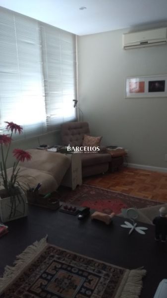 Sala com 2 banheiros e 58m² à venda no bairro Independencia, Porto Alegre