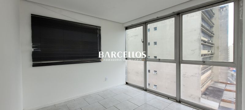 Sala com 2 banheiros e 142m² à venda no bairro Centro, Porto Alegre