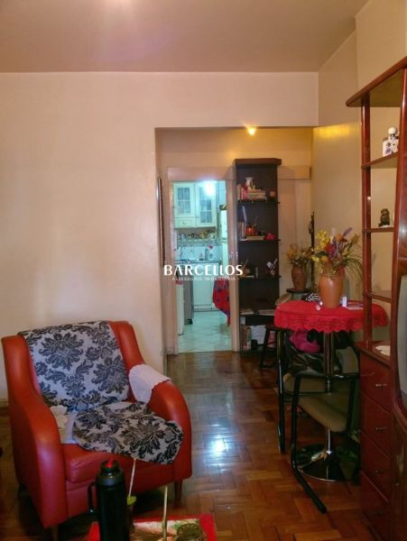 Apto com 3 quartos, 1 banheiro e 82m² à venda no bairro Centro, Porto Alegre