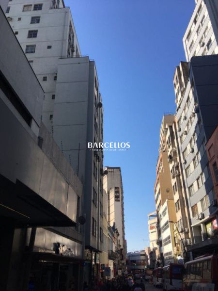 Conjunto com 2 banheiros e 230m² à venda no bairro Centro, Porto Alegre