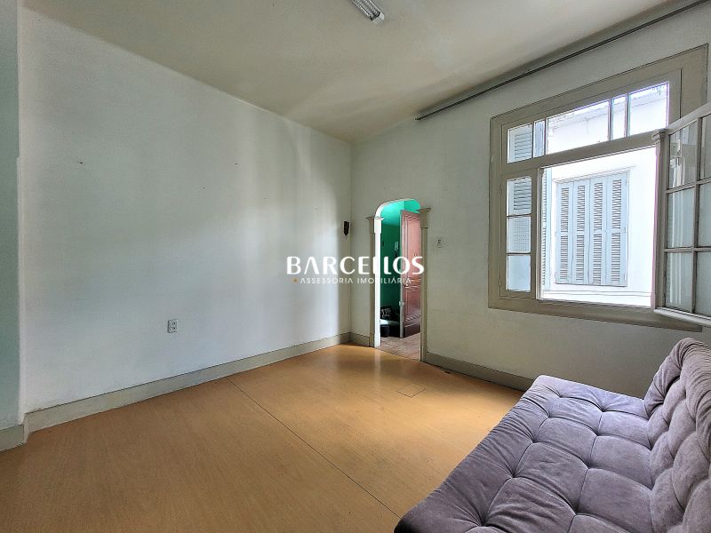 Apto com 3 quartos, 1 banheiro e 96m² à venda no bairro Centro, Porto Alegre