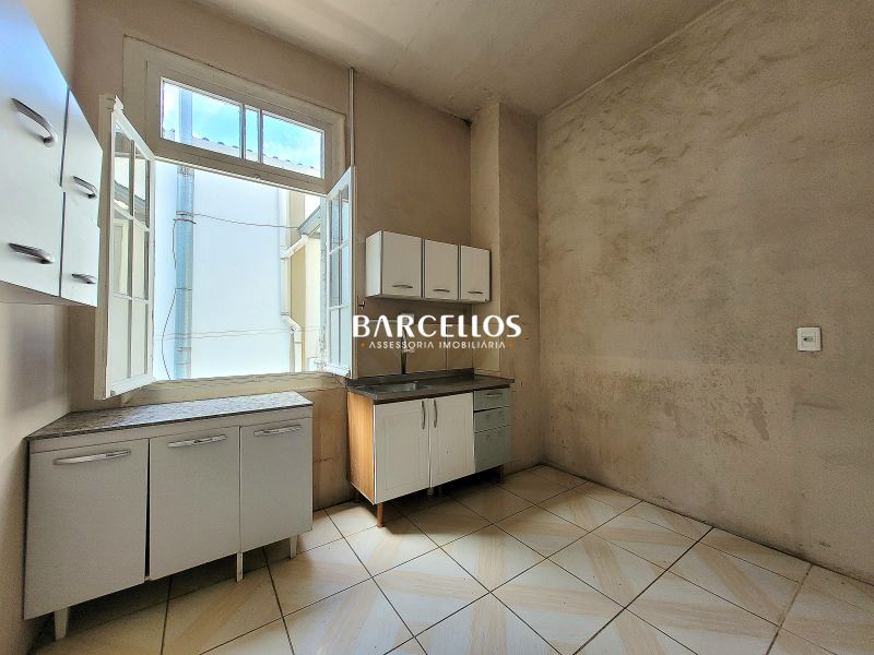 Apto com 3 quartos, 1 banheiro e 96m² à venda no bairro Centro, Porto Alegre