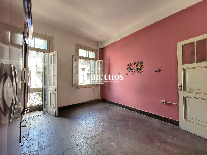 Apto com 3 quartos, 1 banheiro e 96m² à venda no bairro Centro, Porto Alegre