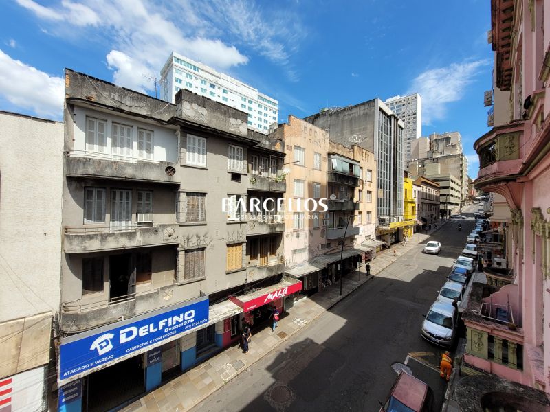 Apto com 3 quartos, 1 banheiro e 96m² à venda no bairro Centro, Porto Alegre