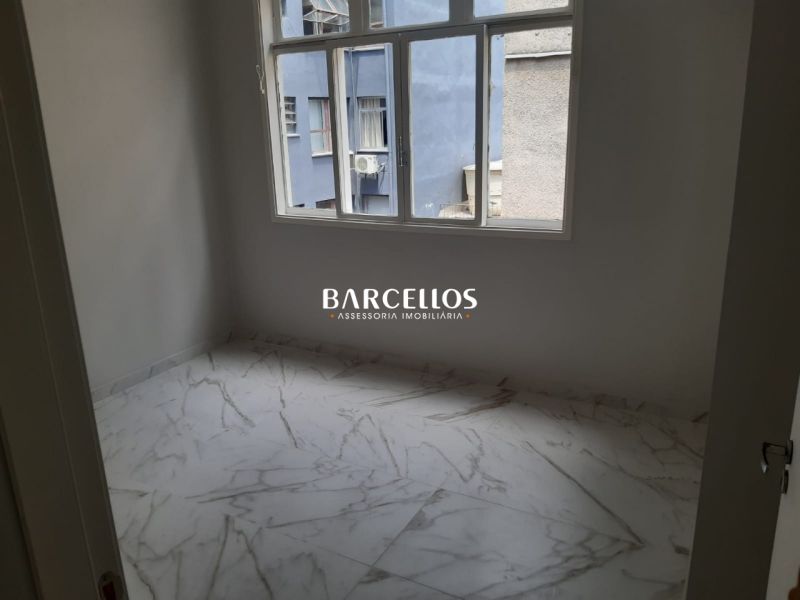 Conjunto com 1 quarto, 1 banheiro e 48m² à venda no bairro Centro, Porto Alegre