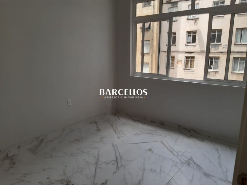 Conjunto com 1 quarto, 1 banheiro e 48m² à venda no bairro Centro, Porto Alegre