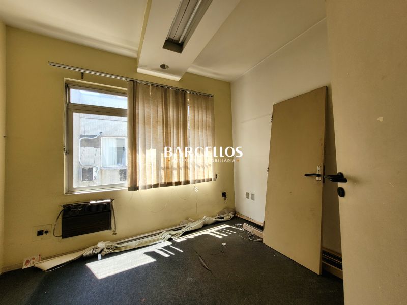 Loja com 1 quarto, 1 banheiro e 55m² à venda no bairro Independencia, Porto Alegre