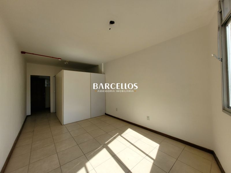 Sala com 1 quarto, 1 banheiro e 27m² à venda no bairro Centro, Porto Alegre