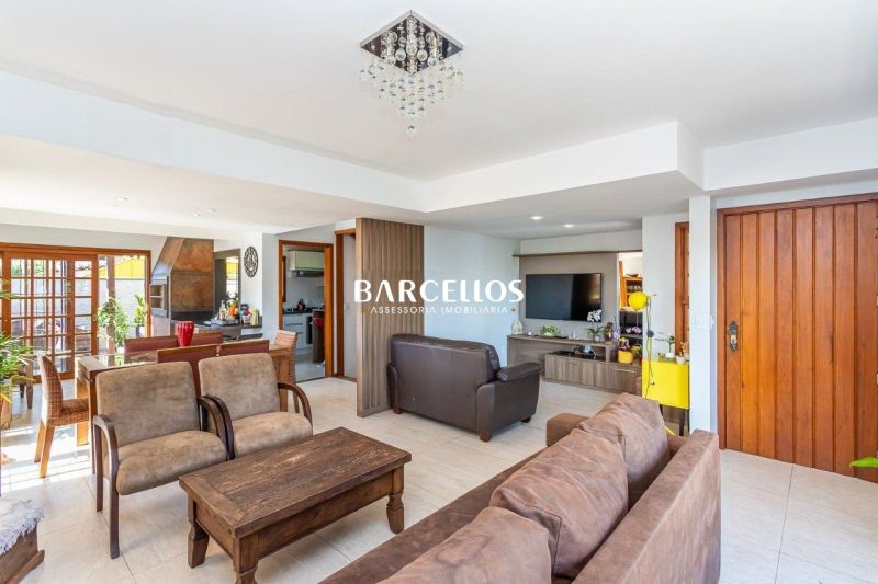 Casa com 3 quartos, 4 banheiros e 316m² à venda no bairro Ipanema, Porto Alegre