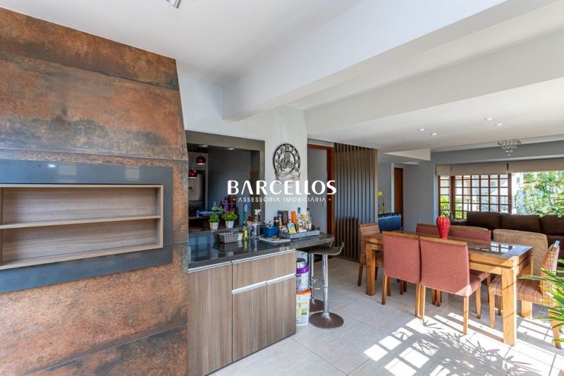 Casa com 3 quartos, 4 banheiros e 316m² à venda no bairro Ipanema, Porto Alegre