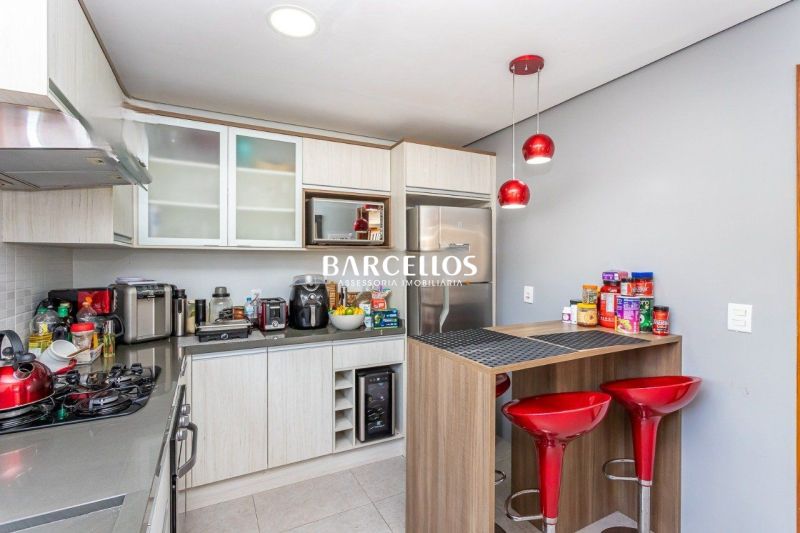 Casa com 3 quartos, 4 banheiros e 316m² à venda no bairro Ipanema, Porto Alegre