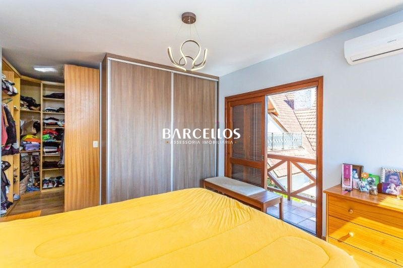Casa com 3 quartos, 4 banheiros e 316m² à venda no bairro Ipanema, Porto Alegre