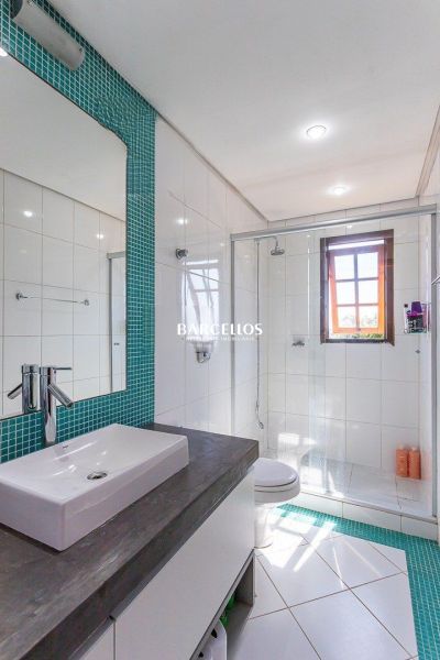 Casa com 3 quartos, 4 banheiros e 316m² à venda no bairro Ipanema, Porto Alegre