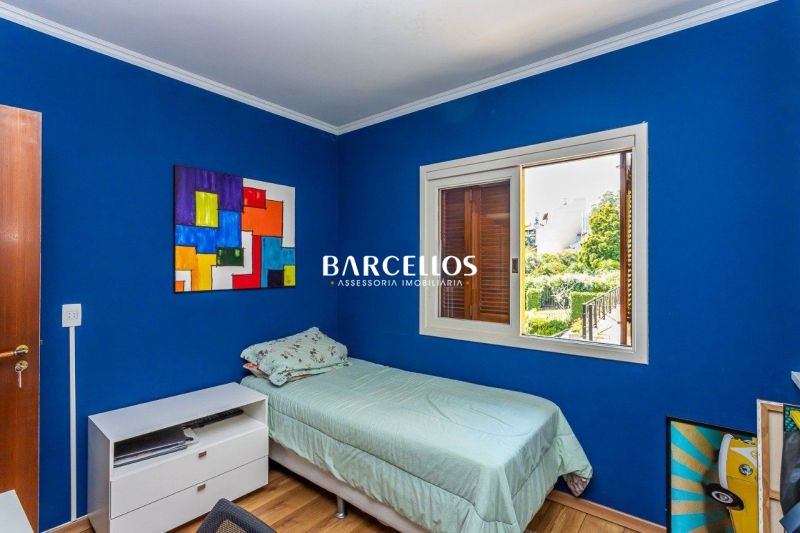Casa com 3 quartos, 4 banheiros e 316m² à venda no bairro Ipanema, Porto Alegre