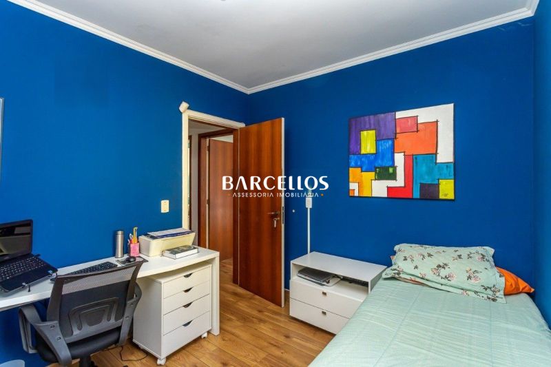 Casa com 3 quartos, 4 banheiros e 316m² à venda no bairro Ipanema, Porto Alegre