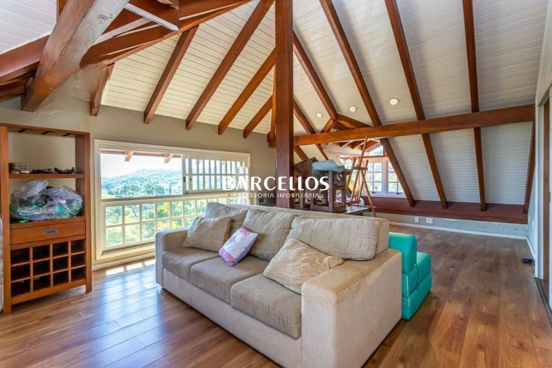 Casa com 3 quartos, 4 banheiros e 316m² à venda no bairro Ipanema, Porto Alegre