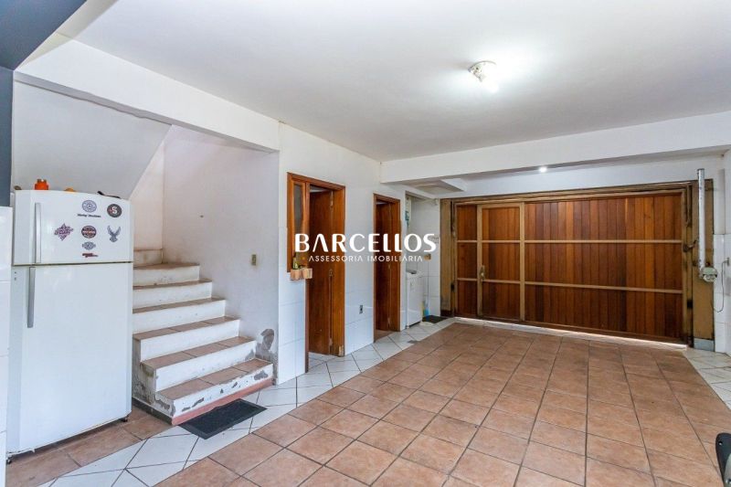 Casa com 3 quartos, 4 banheiros e 316m² à venda no bairro Ipanema, Porto Alegre