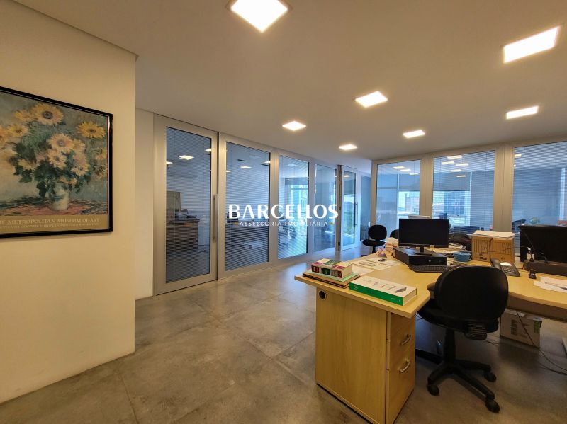 Sala com 16 banheiros e 1396m² à venda no bairro Moinhos de Vento, Porto Alegre