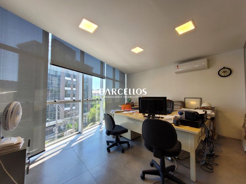 Sala com 16 banheiros e 1396m² à venda no bairro Moinhos de Vento, Porto Alegre