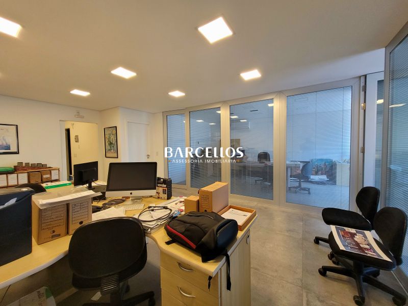 Sala com 16 banheiros e 1396m² à venda no bairro Moinhos de Vento, Porto Alegre