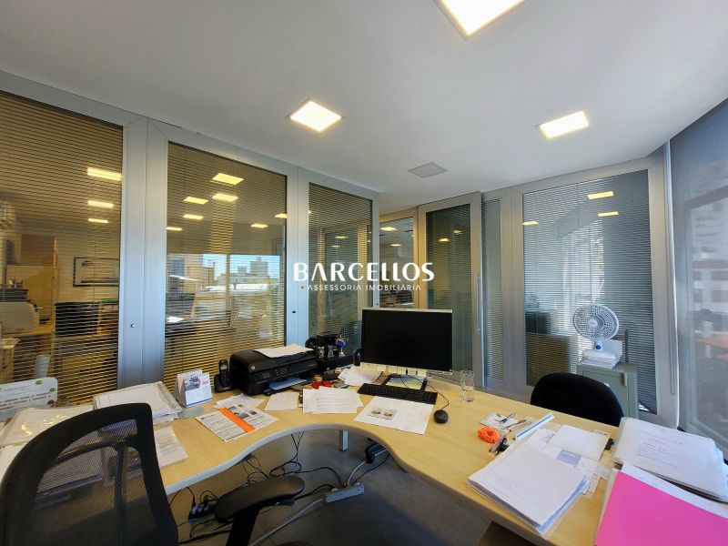 Sala com 16 banheiros e 1396m² à venda no bairro Moinhos de Vento, Porto Alegre