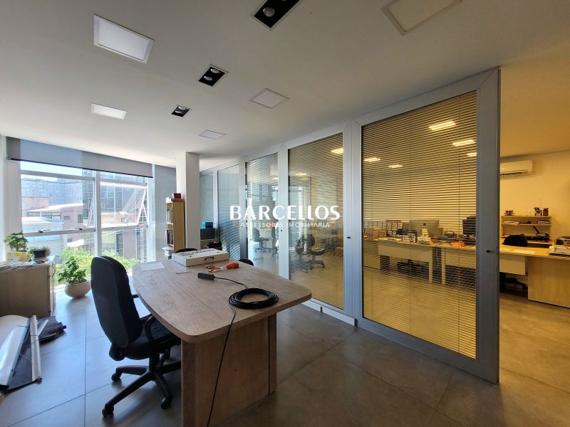 Sala com 16 banheiros e 1396m² à venda no bairro Moinhos de Vento, Porto Alegre