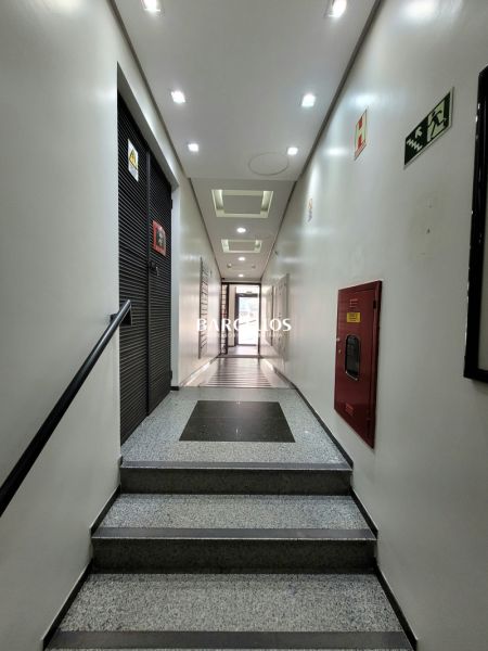 Sala com 1 banheiro e 30m² à venda no bairro Floresta, Porto Alegre