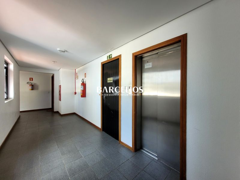 Sala com 1 banheiro e 30m² à venda no bairro Floresta, Porto Alegre