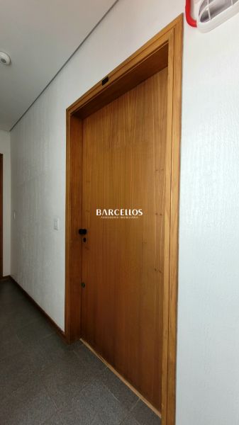 Sala com 1 banheiro e 30m² à venda no bairro Floresta, Porto Alegre