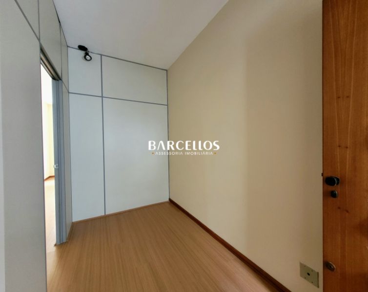 Sala com 1 banheiro e 30m² à venda no bairro Floresta, Porto Alegre