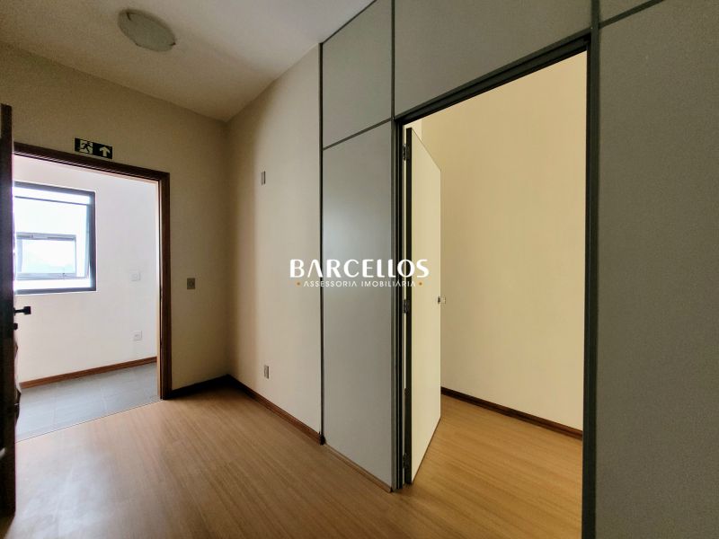 Sala com 1 banheiro e 30m² à venda no bairro Floresta, Porto Alegre