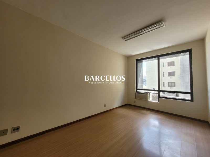 Sala com 1 banheiro e 30m² à venda no bairro Floresta, Porto Alegre