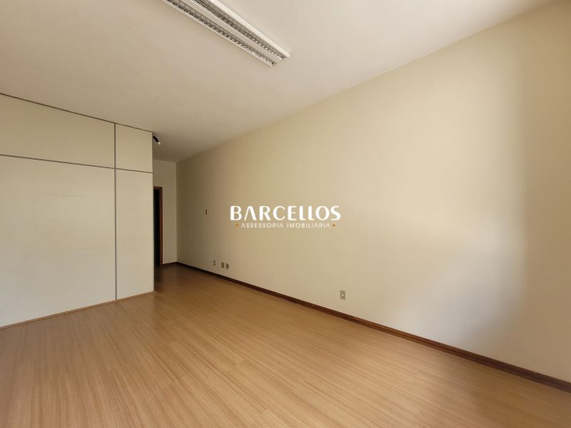 Sala com 1 banheiro e 30m² à venda no bairro Floresta, Porto Alegre