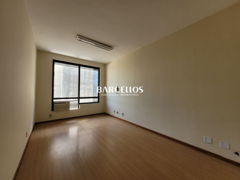 Sala com 1 banheiro e 30m² à venda no bairro Floresta, Porto Alegre