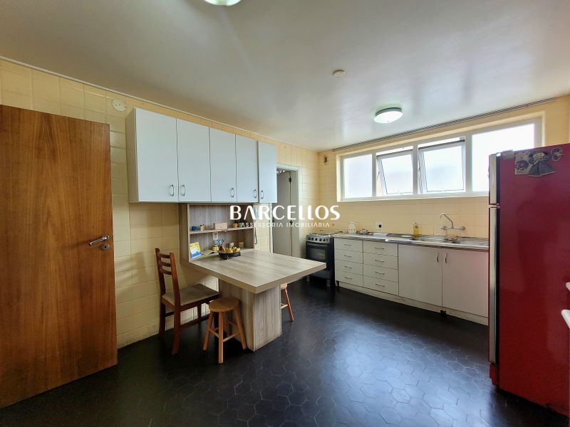 Apto com 4 quartos, 3 banheiros e 207m² à venda no bairro Centro, Porto Alegre