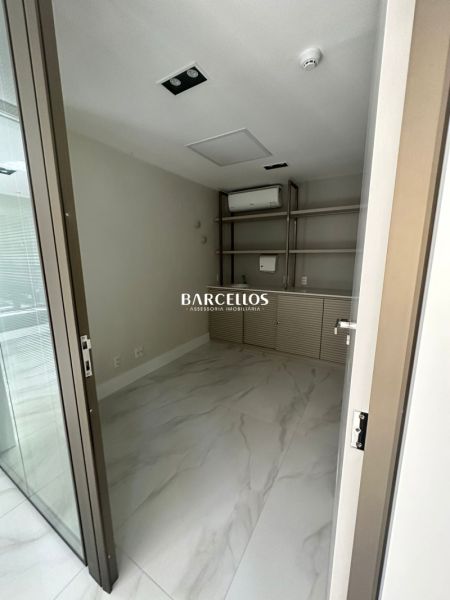 Sala com 1 quarto, 1 banheiro e 56m² à venda no bairro Floresta, Porto Alegre