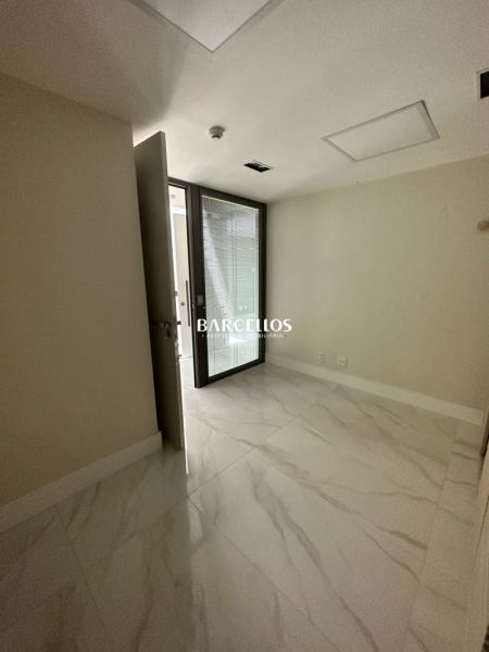 Sala com 1 quarto, 1 banheiro e 56m² à venda no bairro Floresta, Porto Alegre