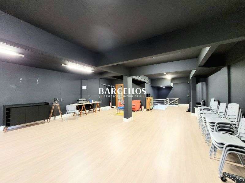Loja com 3 banheiros e 179m² à venda no bairro Partenon, Porto Alegre