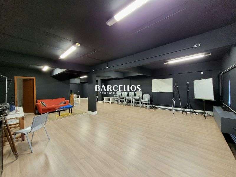 Loja com 3 banheiros e 179m² à venda no bairro Partenon, Porto Alegre