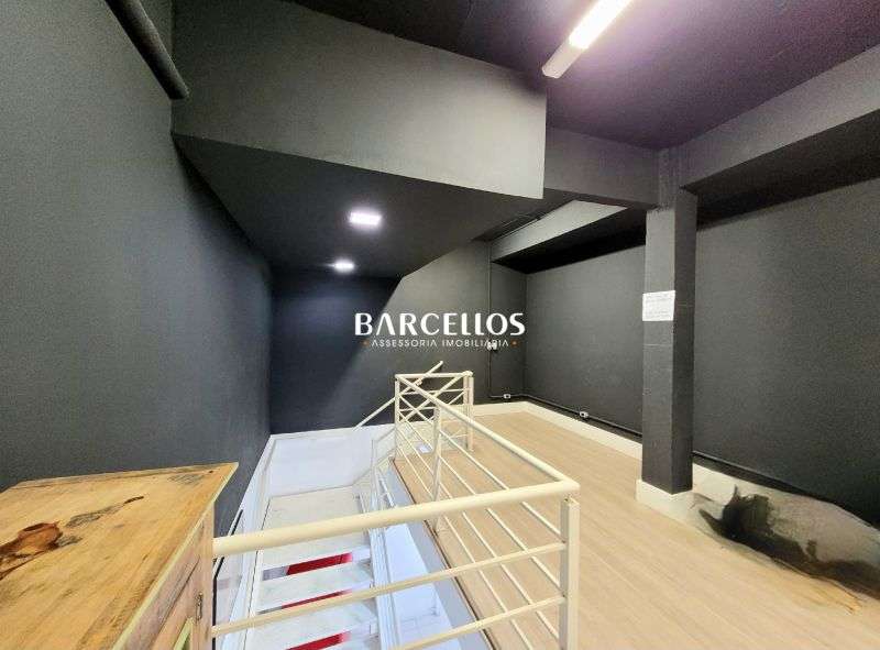 Loja com 3 banheiros e 179m² à venda no bairro Partenon, Porto Alegre