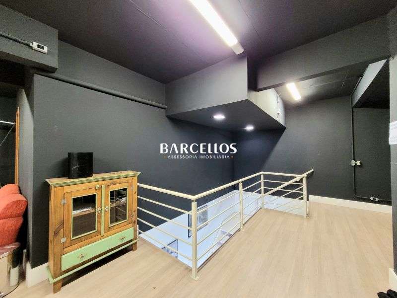 Loja com 3 banheiros e 179m² à venda no bairro Partenon, Porto Alegre