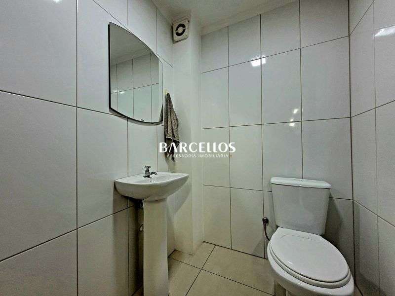 Loja com 3 banheiros e 179m² à venda no bairro Partenon, Porto Alegre