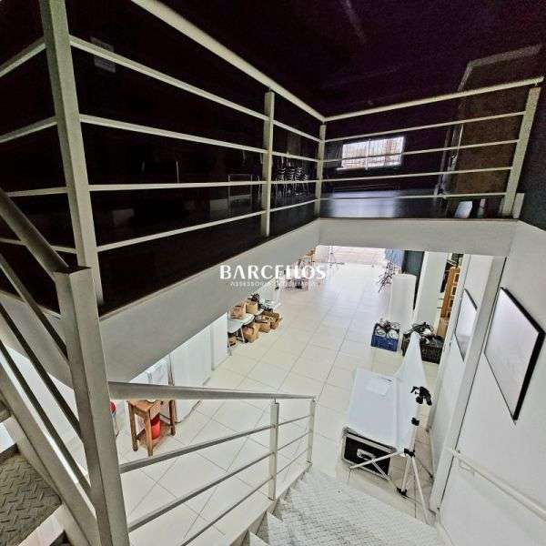 Loja com 3 banheiros e 179m² à venda no bairro Partenon, Porto Alegre