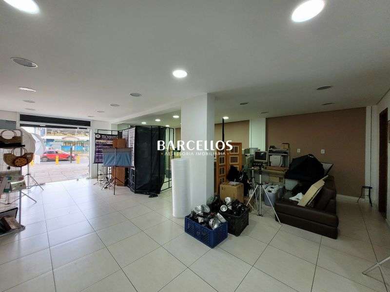 Loja com 3 banheiros e 179m² à venda no bairro Partenon, Porto Alegre