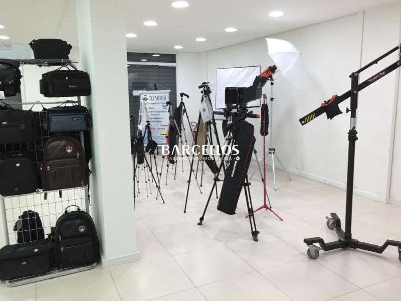 Loja com 3 banheiros e 179m² à venda no bairro Partenon, Porto Alegre