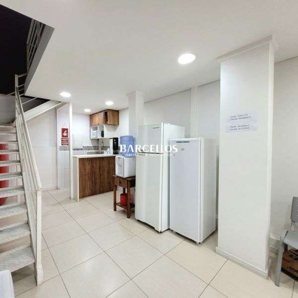 Loja com 3 banheiros e 179m² à venda no bairro Partenon, Porto Alegre
